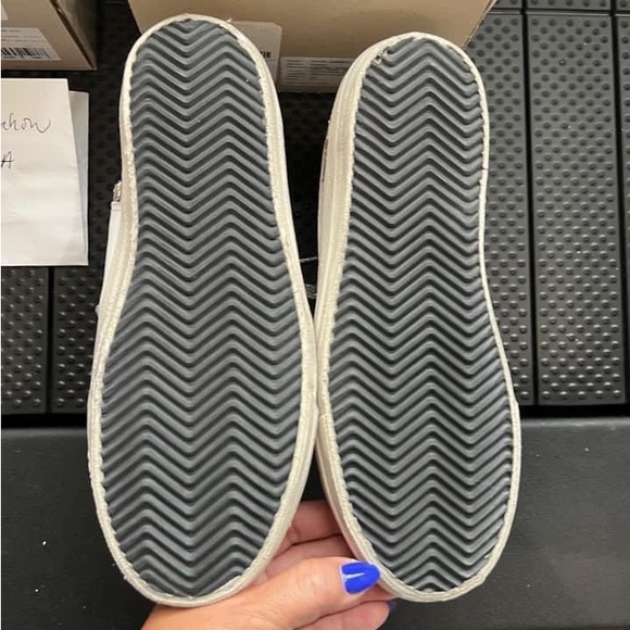 BNIB Golden Goose Slides - Picture 3 of 3